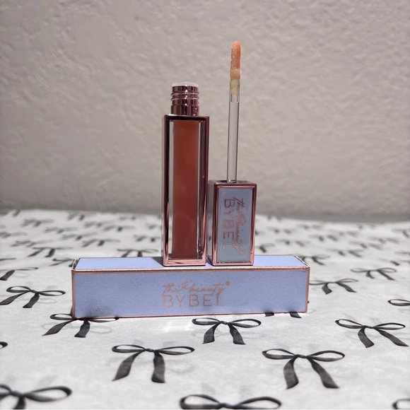 💄 The Beauty Bybel — High-Shine Lip Gloss in Barbara - Picture 1 of 6